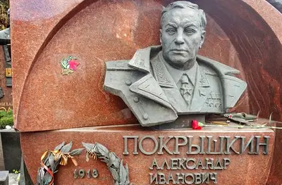 Памятники известным людям